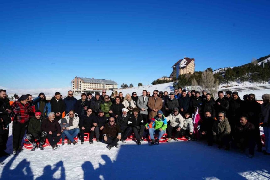 Erzurum’da gazeteciler, 10 Ocak Gazeteciler Günü’nde Palandöken’de buluştu. Erzurum’da gazeteciler, 10 Ocak Gazeteciler Günü’nde Palandöken’de buluştu.