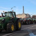 Fransa’da çiftçiler, AB’nin Güney Amerika’yla yapacağı ticaret anlaşmasını protesto etmek için Paris’te toplandı.