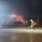 Düzce’de park halindeki otomobil alev aldı, itfaiye yangını söndürdü.