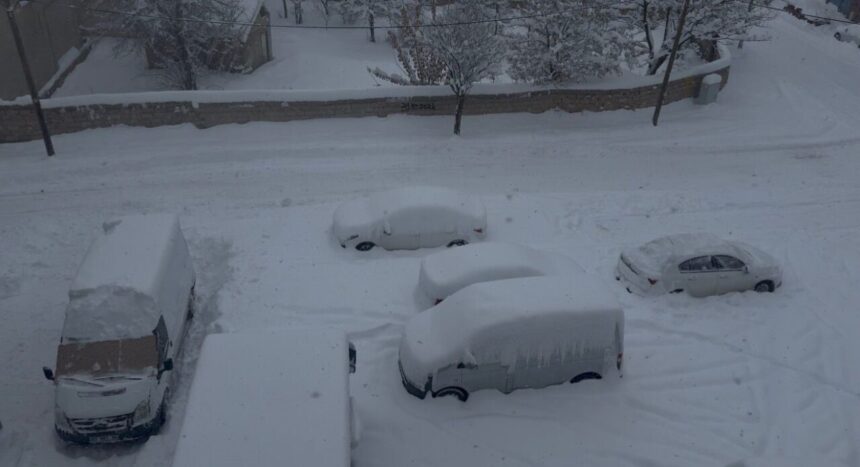 Patnos’ta Yoğun Kar Yağışı Hayatı Olumsuz Etkiledi