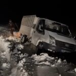 Patnos’ta kar ve fırtına yaşamı olumsuz etkiliyor. Yol açma çalışmaları devam etmekte.