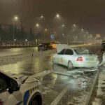 Kocasinan’da direksiyon hakimiyetini kaybeden araç refüjde takla attı, sürücü şanslıydı.