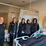 Düzce’de Polis Eşleri Derneği Başkanı Ergüder, tedavi gören polislerin çocuklarını ziyaret etti.