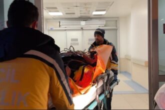 Rumelifeneri’nde kaybolan Ayfer Özmen (57), 7 saat süren çalışmalarla uçurumdan kurtarıldı.