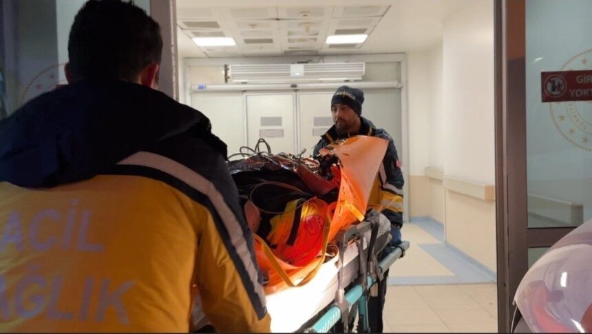 Rumelifeneri’nde kaybolan Ayfer Özmen (57), 7 saat süren çalışmalarla uçurumdan kurtarıldı.