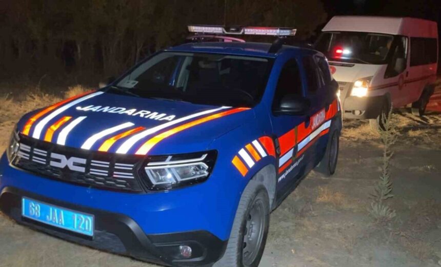 Aksaray’da şiddetli rüzgar restoranın çatısını uçurdu; 60 yaşındaki kadın hastanede öldü. Aksaray’da şiddetli rüzgar restoranın çatısını uçurdu; 60 yaşındaki kadın hastanede öldü.