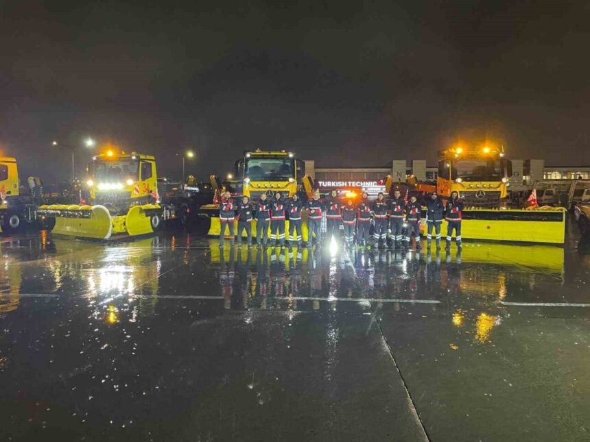 İstanbul’da yarın beklenen kar nedeniyle Sabiha Gökçen Havalimanı’nda karla mücadele ekipleri göreve hazır. İstanbul’da yarın beklenen kar nedeniyle Sabiha Gökçen Havalimanı’nda karla mücadele ekipleri göreve hazır.