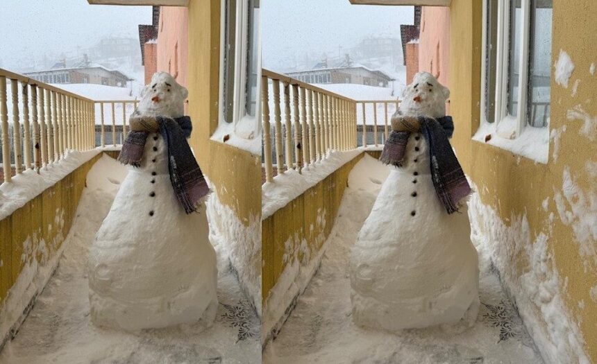 HAKKARİ (İHA) – Hakkari’de sağlık çalışanları, kar yağışını değerlendirerek balkonda kardan adam yaptı.