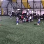 Tekirdağ’da halı saha maçında kafasına darbe alan oyuncunun dili boğazına kaçtı, hakem hızlıca müdahale etti.