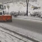 Şahinbey Belediyesi, yoğun kar yağışı sonrası günlük yaşamı olumsuz etkilememek için karla mücadele çalışmalarını sürdürüyor.