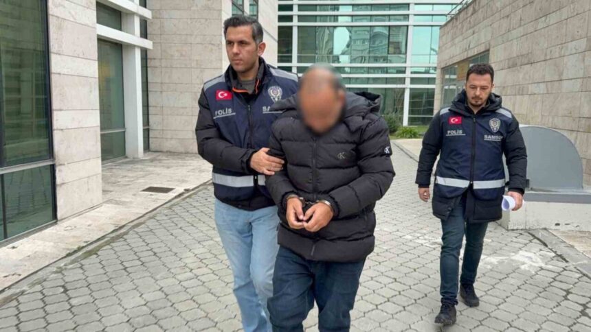 Samsun’da sahte kimlik kullanarak bir arsayı 10 milyon TL’ye satan şüpheli tutuklandı. Samsun’da sahte kimlik kullanarak bir arsayı 10 milyon TL’ye satan şüpheli tutuklandı.