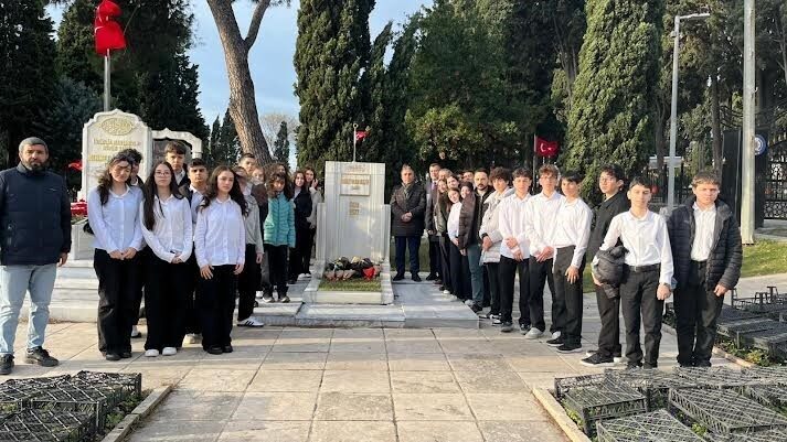 Şair Süleyman Nazif, kabri başında dualarla anıldı.