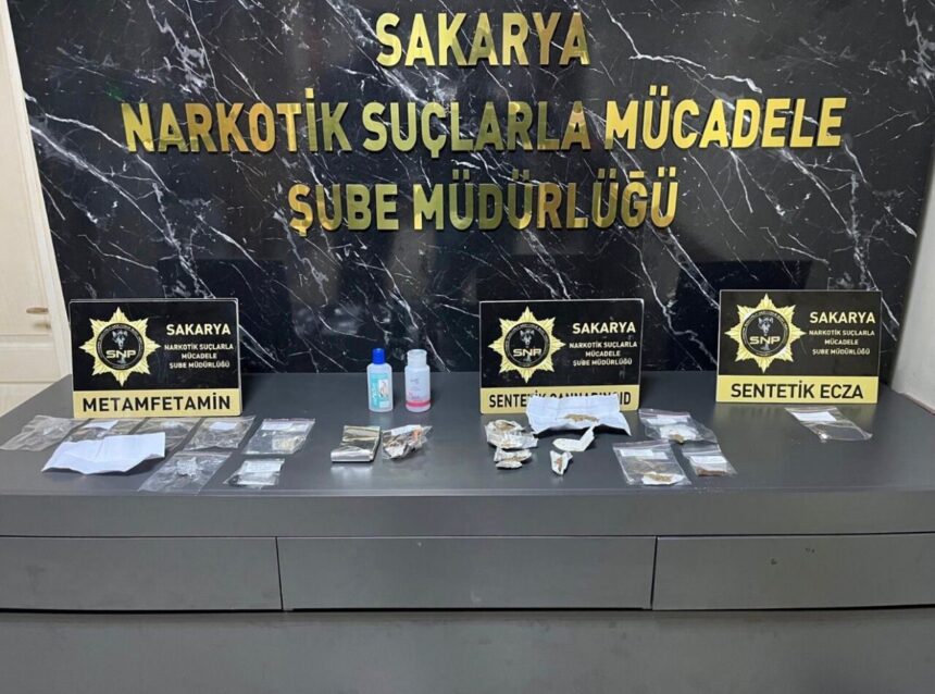 Sakarya’da uyuşturucu ile mücadele kapsamında düzenlenen operasyonda 7 kişi gözaltına alındı. Sakarya’da uyuşturucu ile mücadele kapsamında düzenlenen operasyonda 7 kişi gözaltına alındı.