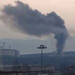 Sakarya’daki hastane inşaatında yangın çıktı, itfaiye ekipleri müdahale ediyor.