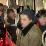 Sakarya’da düzenlenen denetimlerde 32 düzensiz göçmen yakalandı, 3 kişi gözaltına alındı.