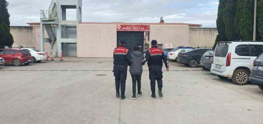 Sakarya’da Jandarma, yeni yılın ilk haftasında düzenlenen operasyonlarda 301 şahsı yakaladı. Sakarya’da Jandarma, yeni yılın ilk haftasında düzenlenen operasyonlarda 301 şahsı yakaladı.