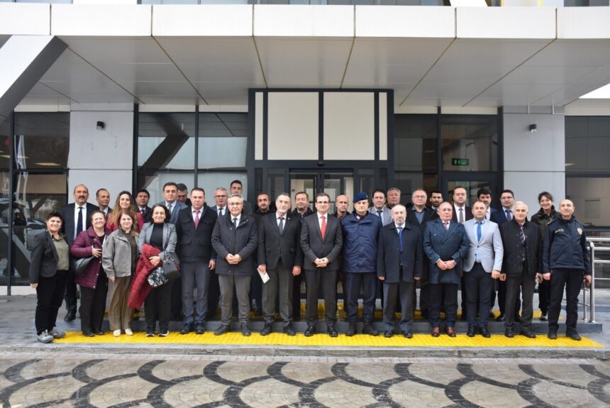 Salihli’de Kamu Hizmetleri ve Projeler Üzerine Başkanlar Toplantısı Yapıldı Salihli’de Kamu Hizmetleri ve Projeler Üzerine Başkanlar Toplantısı Yapıldı