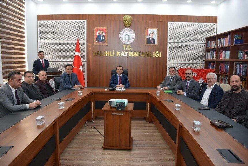 Salihli’de 2026’nın ilk İnsan Hakları Kurulu toplantısı yapıldı, mevcut durum ve gelecek planları görüşüldü. Salihli’de 2026’nın ilk İnsan Hakları Kurulu toplantısı yapıldı, mevcut durum ve gelecek planları görüşüldü.