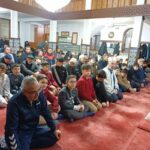 Salihli’de “Şehirlerin Kalbi Camide Buluşalım” projesi çerçevesinde sabah namazı etkinliği düzenlendi.