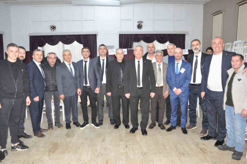 Salihli Kahveciler Esnaf Odası’nda Hakan Yerli, tekrar başkanlığa seçildi. Salihli Kahveciler Esnaf Odası’nda Hakan Yerli, tekrar başkanlığa seçildi.