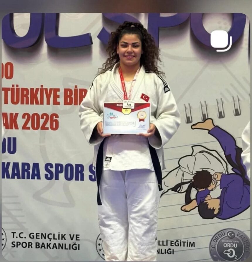 Ordu’da gerçekleştirilen Okul Sporları Genç Kızlar Judo Türkiye Şampiyonası’nda Mürüvetnur Özkan, +70 kilogramda Türkiye Şampiyonu oldu. Ordu’da gerçekleştirilen Okul Sporları Genç Kızlar Judo Türkiye Şampiyonası’nda Mürüvetnur Özkan, +70 kilogramda Türkiye Şampiyonu oldu.