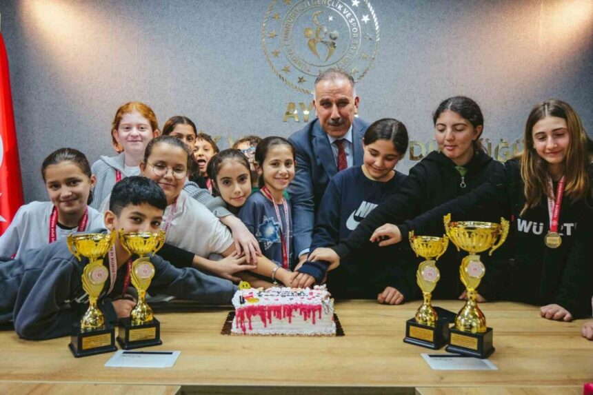 Hemsball Türkiye Şampiyonası’nda Aydınlı sporcular 4 kupa, 16 madalya ile dönerken, kutlama yapıldı.