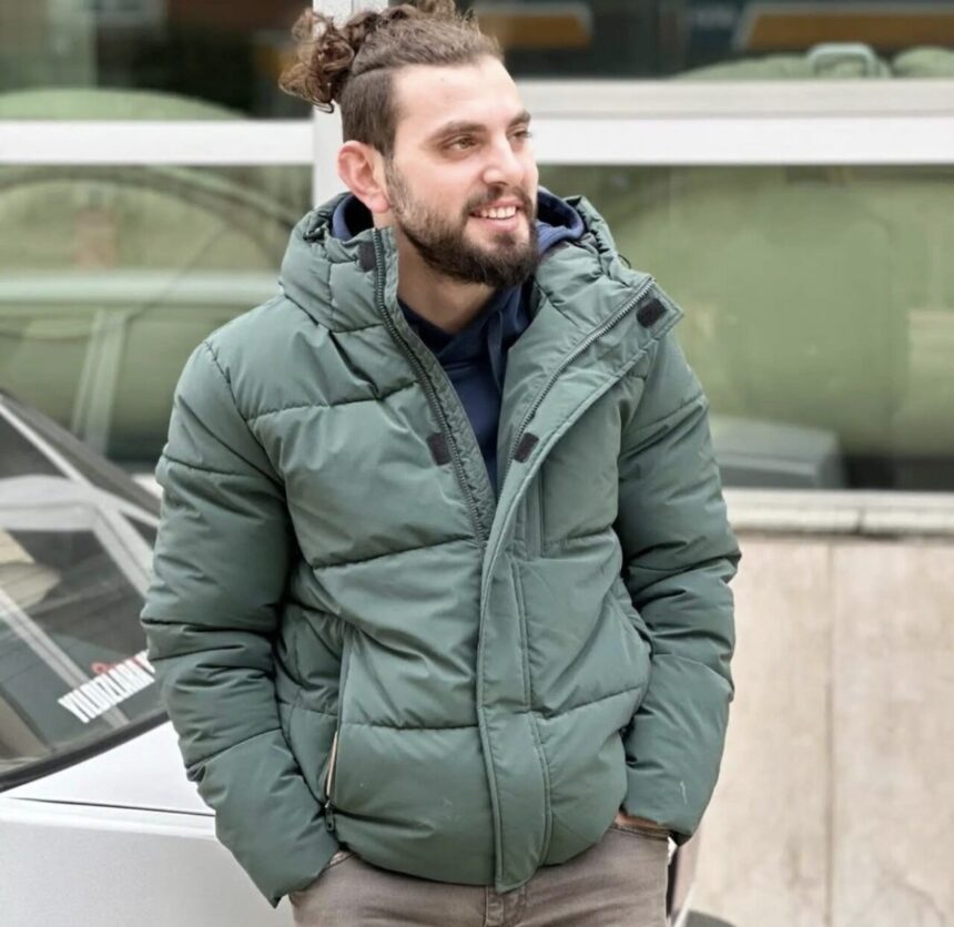 Samsun’da evinde rahatsızlanarak hastaneye kaldırılan genç, yapılan müdahalelere rağmen yaşamını yitirdi. Samsun’da evinde rahatsızlanarak hastaneye kaldırılan genç, yapılan müdahalelere rağmen yaşamını yitirdi.