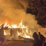 Vezirköprü’de Gece Saatlerinde Çıkan Yangın İki Ahşap Evi Alevlere Teslim Etti