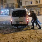 SAMSUN (İHA) – Samsun’da merkezde etkili olan kar yağışı, çocuklar için eğlence, sürücüler için zorluk yarattı.