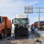 Havza’da tır ve kamyonetin çarpıştığı trafikte 2 kişi yaralandı.