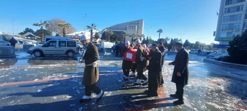 SAMSUN (İHA) – Kore Gazisi Ali Gümüş (96), memleketi Samsun’da askeri törenle son yolculuğuna uğurlandı.