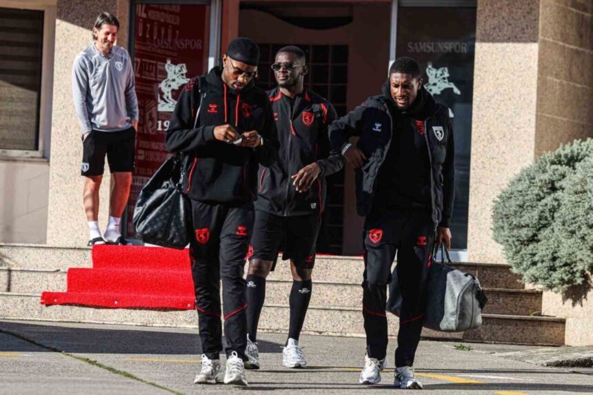 Samsunspor, Fenerbahçe ile süper kupa yarı finali için Adana’ya uçtu.