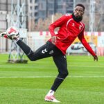 Samsunspor, Fenerbahçe ile anlaşan Anthony Musaba’nın sözleşmesini feshettiğini TFF’ye bildirdi.