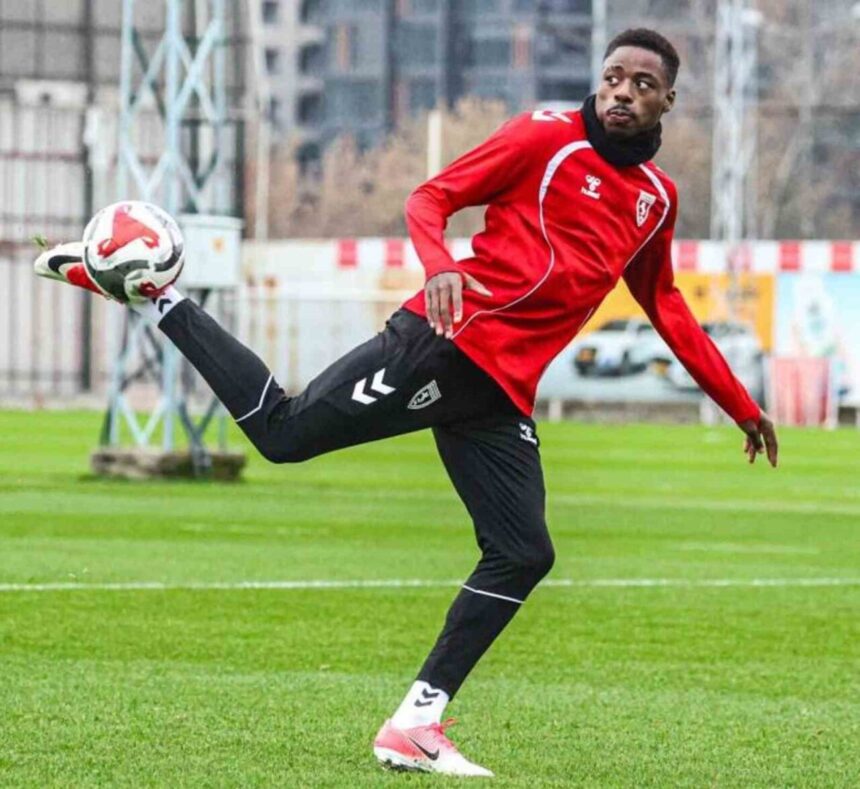 Samsunspor, Fenerbahçe ile anlaşan Anthony Musaba’nın sözleşmesini feshettiğini TFF’ye bildirdi.