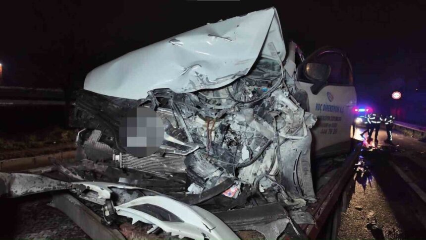 Sancaktepe’de TEM yan yolda ters şeritte giden otomobil, karşı yönden gelen araçla çarpıştı: 1 ağır yaralı. Sancaktepe’de TEM yan yolda ters şeritte giden otomobil, karşı yönden gelen araçla çarpıştı: 1 ağır yaralı.