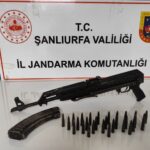 Şanlıurfa’da Jandarma, Siverek ve Haliliye’de gerçekleştirdiği denetimlerde 4 ruhsatsız silah yakaladı.