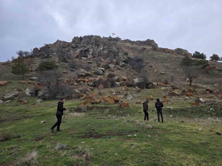 Yozgat’taki Yılan Boynu Tepesi, tarihi zenginlikleri ve doğal güzellikleriyle ön plana çıkıyor.