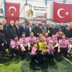 Erzincan’da Şehit Er Mesut Koyun anısına düzenlenen futbol turnuvası ödül töreniyle tamamlandı.