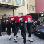 Diyarbakır’da alkollü sürücünün çarptığı polis memuru Aydın’da tedavi gördüğü hastanede hayatını kaybetti.