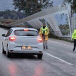 Selçuk’ta Fırtına Nedeniyle Büyük Reklam Panoları Ana Yola Devrildi, Kaza Olmadı