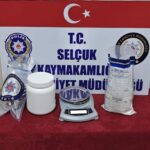 Selçuk’ta uyuşturucu ticareti yapan 4 şüpheli tutuklanarak cezaevine gönderildi.