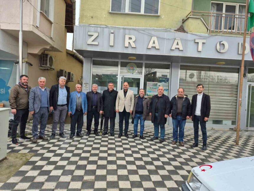 Selendi’de siyasi parti başkanları ve STK temsilcileri sorunlara çözüm üretmek için bir araya geldi. Selendi’de siyasi parti başkanları ve STK temsilcileri sorunlara çözüm üretmek için bir araya geldi.