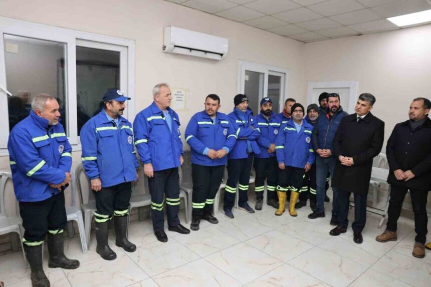 Akdeniz Kaymakamı Zeyit Şener, yeni yıl dolayısıyla kamu personelini ziyaret etti.