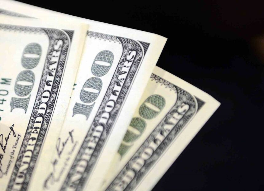 Dolar 43,1520 TL, euro ise 50,3140 TL ile işlem görmeye başladı. Dolar 43,1520 TL, euro ise 50,3140 TL ile işlem görmeye başladı.