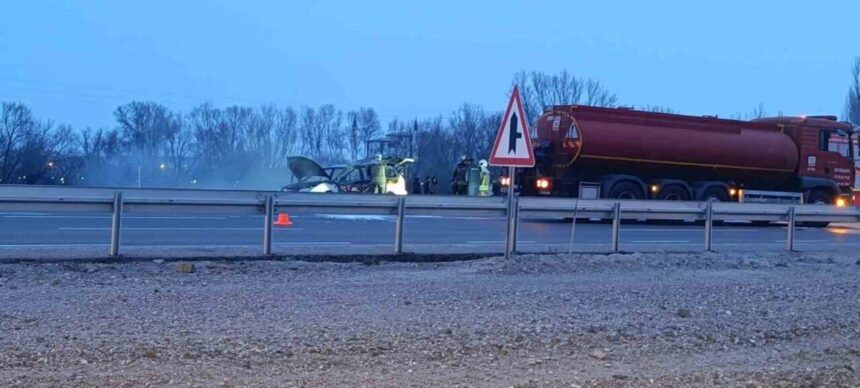Akyurt’ta otomobilde çıkan yangın, aracı kullanılamaz hale getirdi. Akyurt’ta otomobilde çıkan yangın, aracı kullanılamaz hale getirdi.