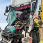 Diyarbakır Kayapınar’da hareket halindeki tır, park halindeki tıra çarptı; sürücü ağır yaralandı.