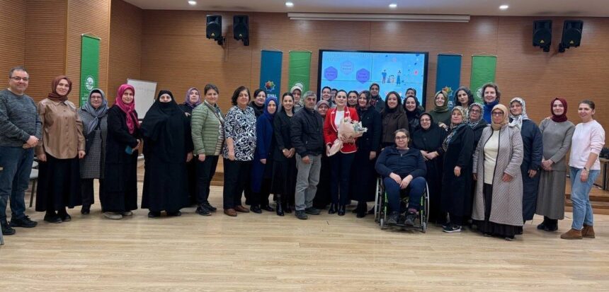 Engelli bireyler ve ailelerine yönelik seminerde sağlıklı iletişim yolları ele alındı. Engelli bireyler ve ailelerine yönelik seminerde sağlıklı iletişim yolları ele alındı.