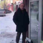Sivas’ın Ulaş ilçesinde sıcaklık eksi 25 dereceye düştü, esnaf dükkanının kilidini açmakta zorluk çekti.