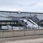 Afyonkarahisar’da kuvvetli rüzgâr, fırtına uyarısının ardından bazı iş yerlerinin çatılarını uçurdu.