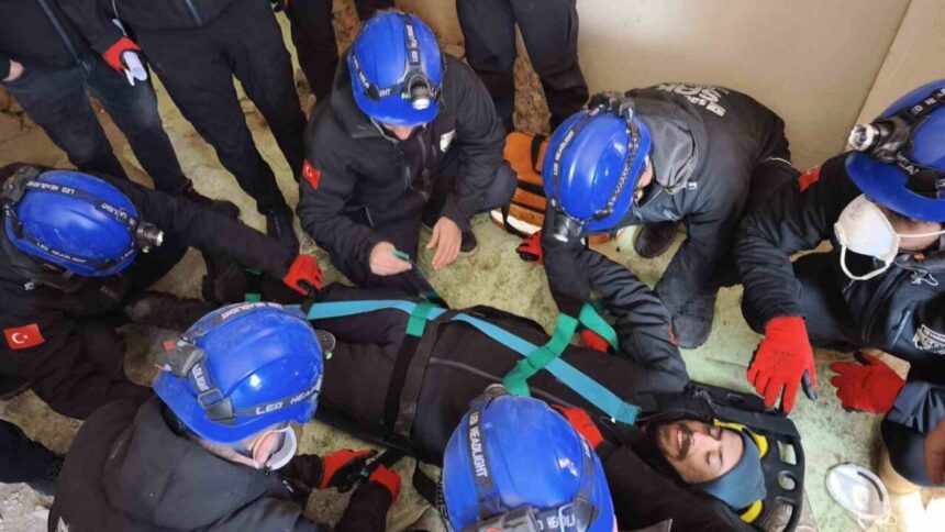 Siirt AFAD İl Müdürlüğü öncülüğünde afetlere hazırlık amacıyla eğitim programı düzenlendi.